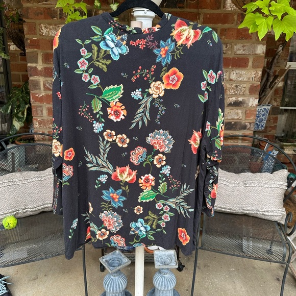 Johnny Was XL Black Floral 3/4 Sleeve Janie Favorite Top - Picture 3 of 5